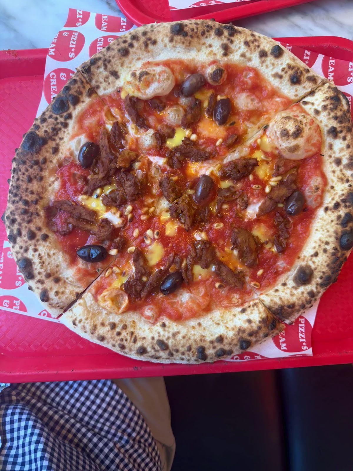 Pizzis and Cream: food & drinks