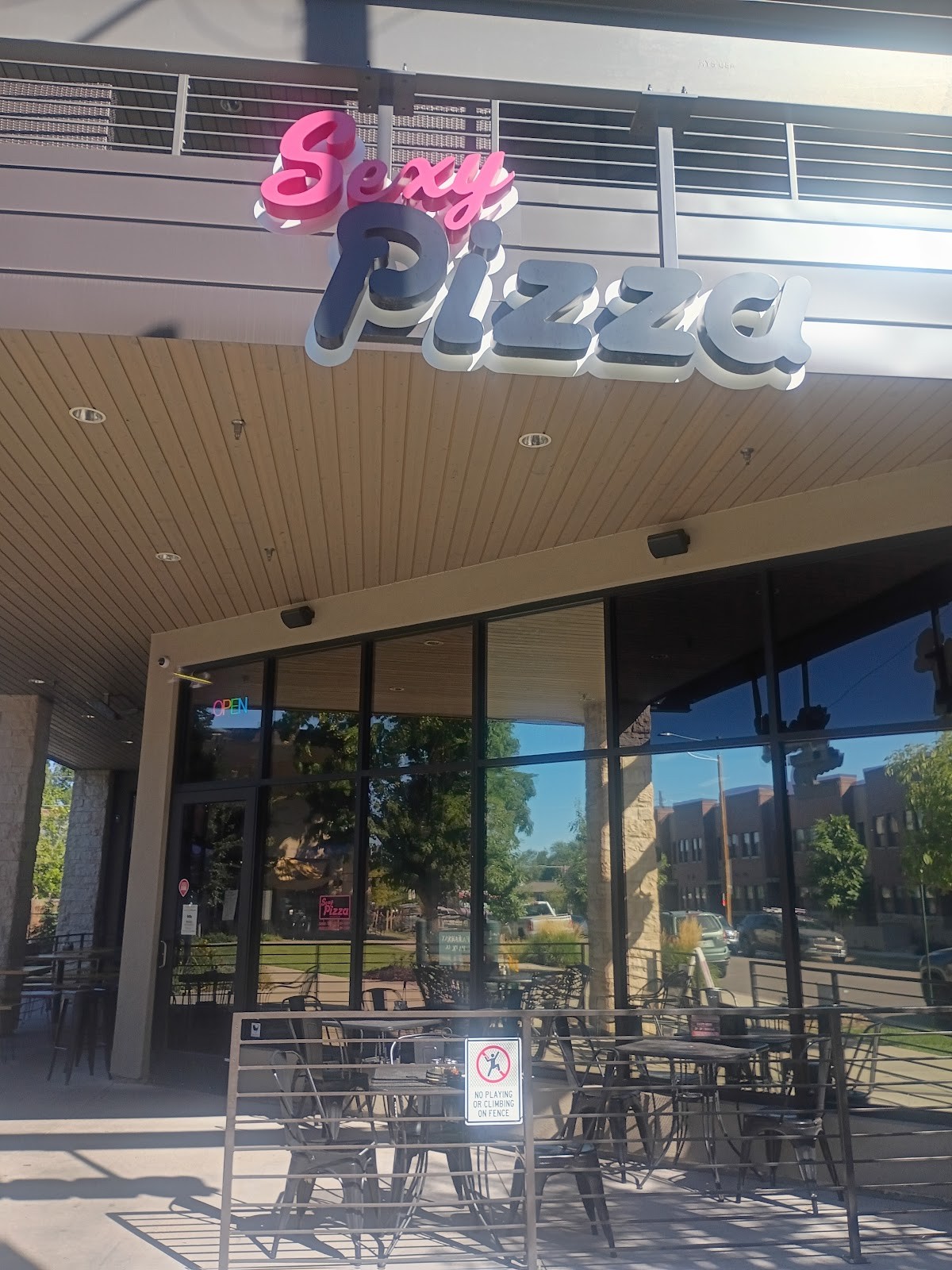 Sexy Pizza: the place