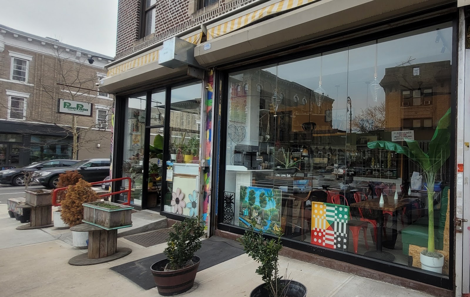 Pasa Pasa juice bar and food: the place