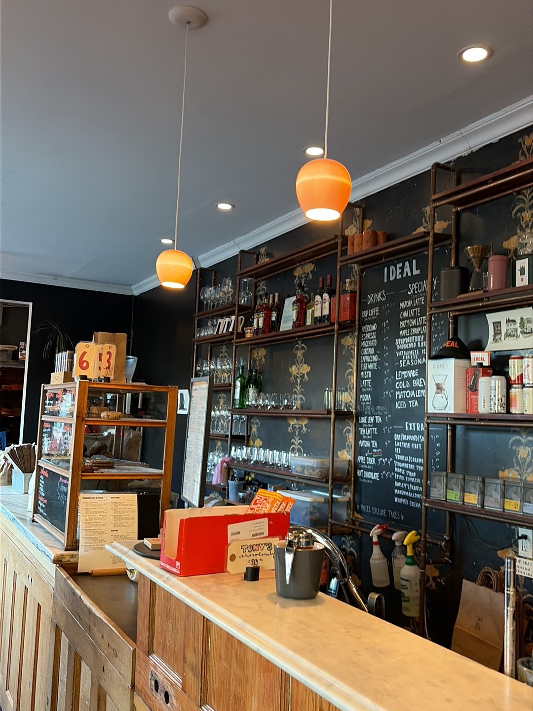 I DEAL COFFEE & WINE: the place