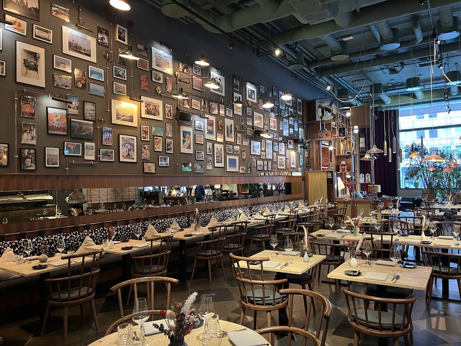 Restaurant & Bar im PIERDREI HOTEL: the place