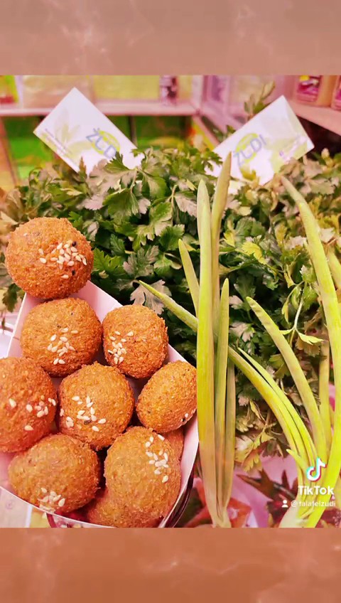 Falafel Żudi: food & drinks