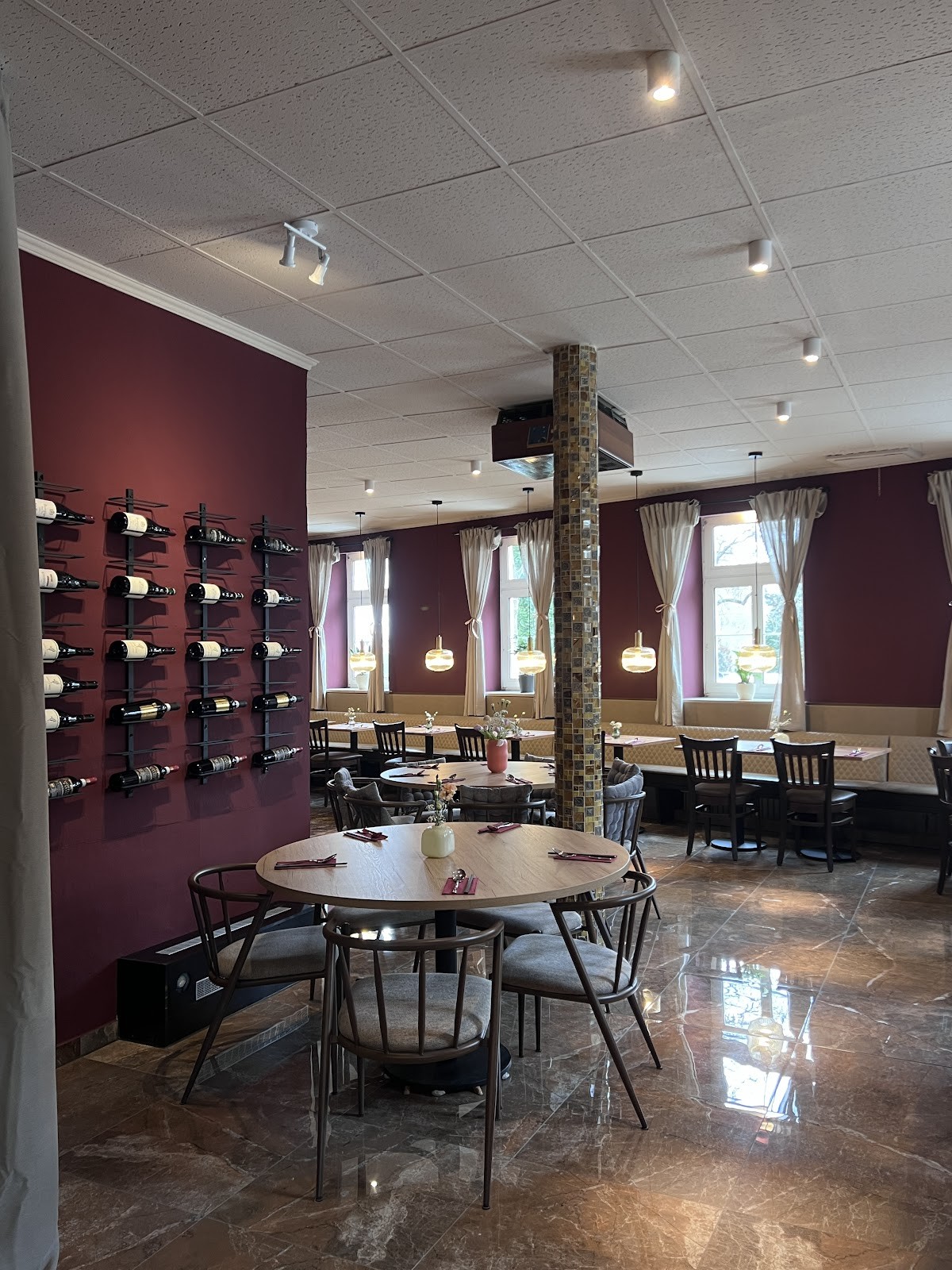 De Lune - Modern Vietnamese Restaurant: the place