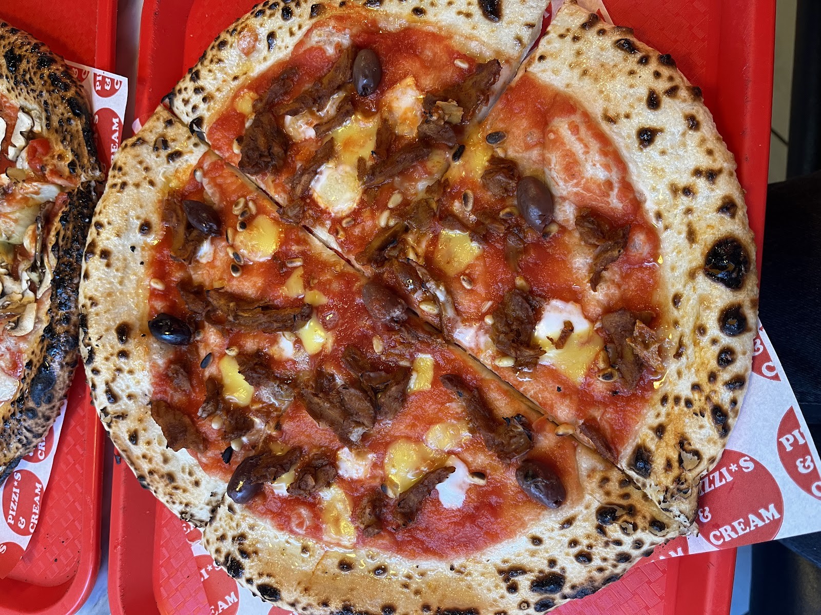 Pizzis and Cream: food & drinks