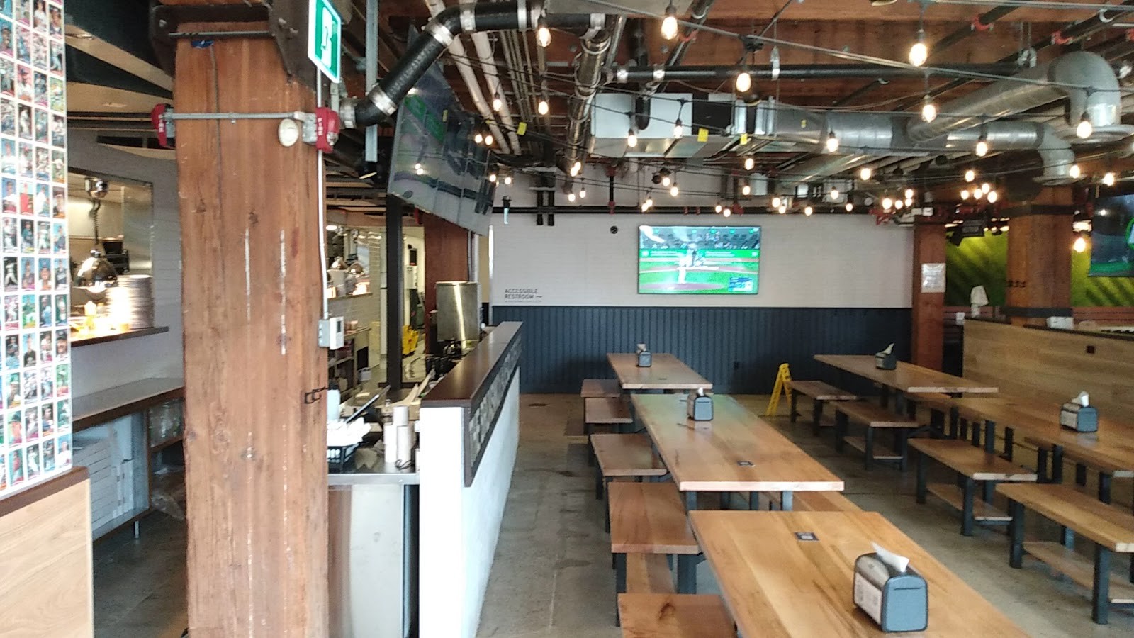 Left Field Brewery (Liberty Village): the place