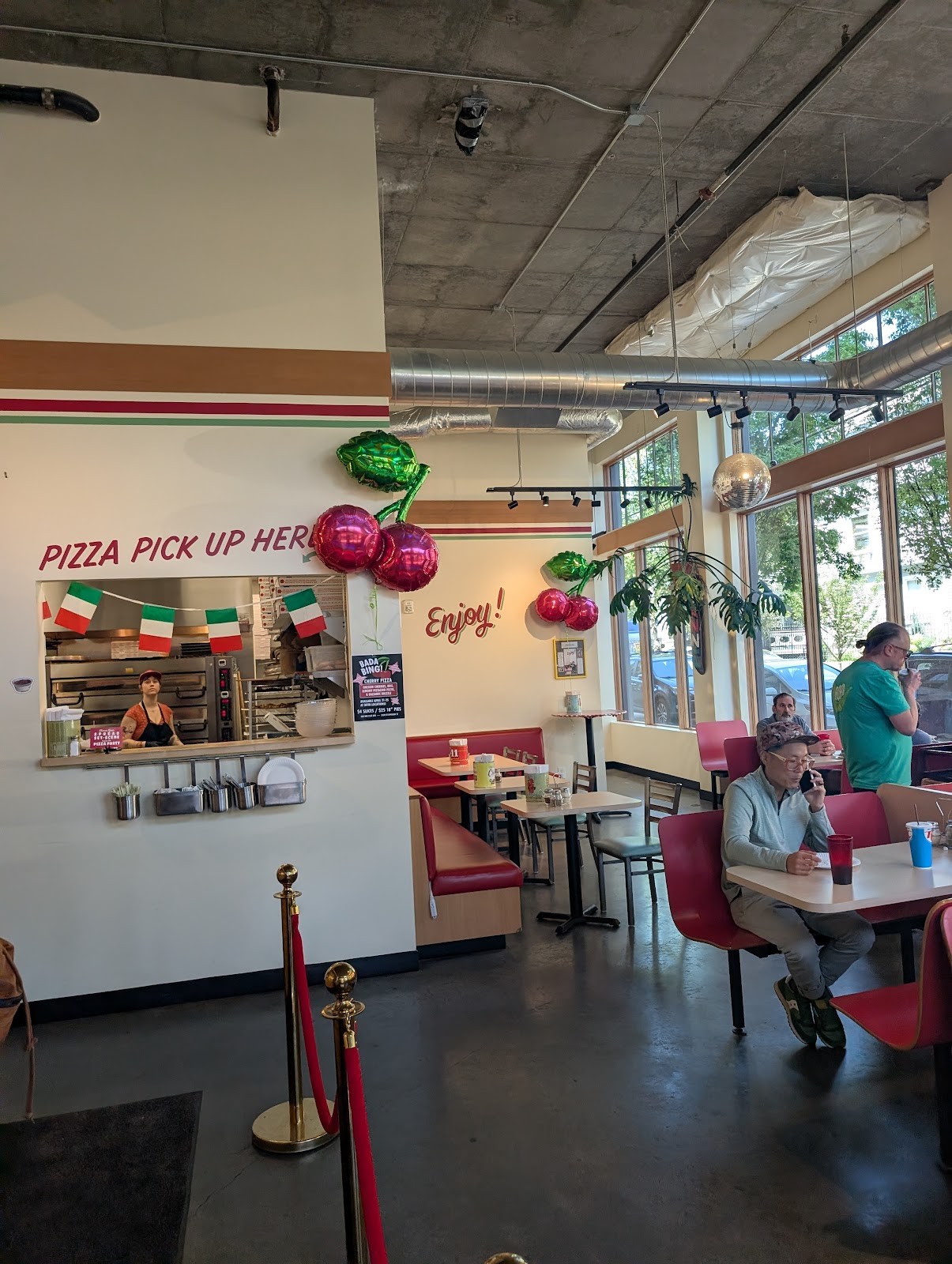Scottie's Pizza Parlor NW: the place