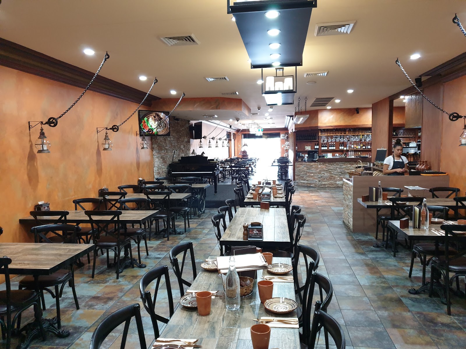 Itza Mezza Bar & Grill: the place