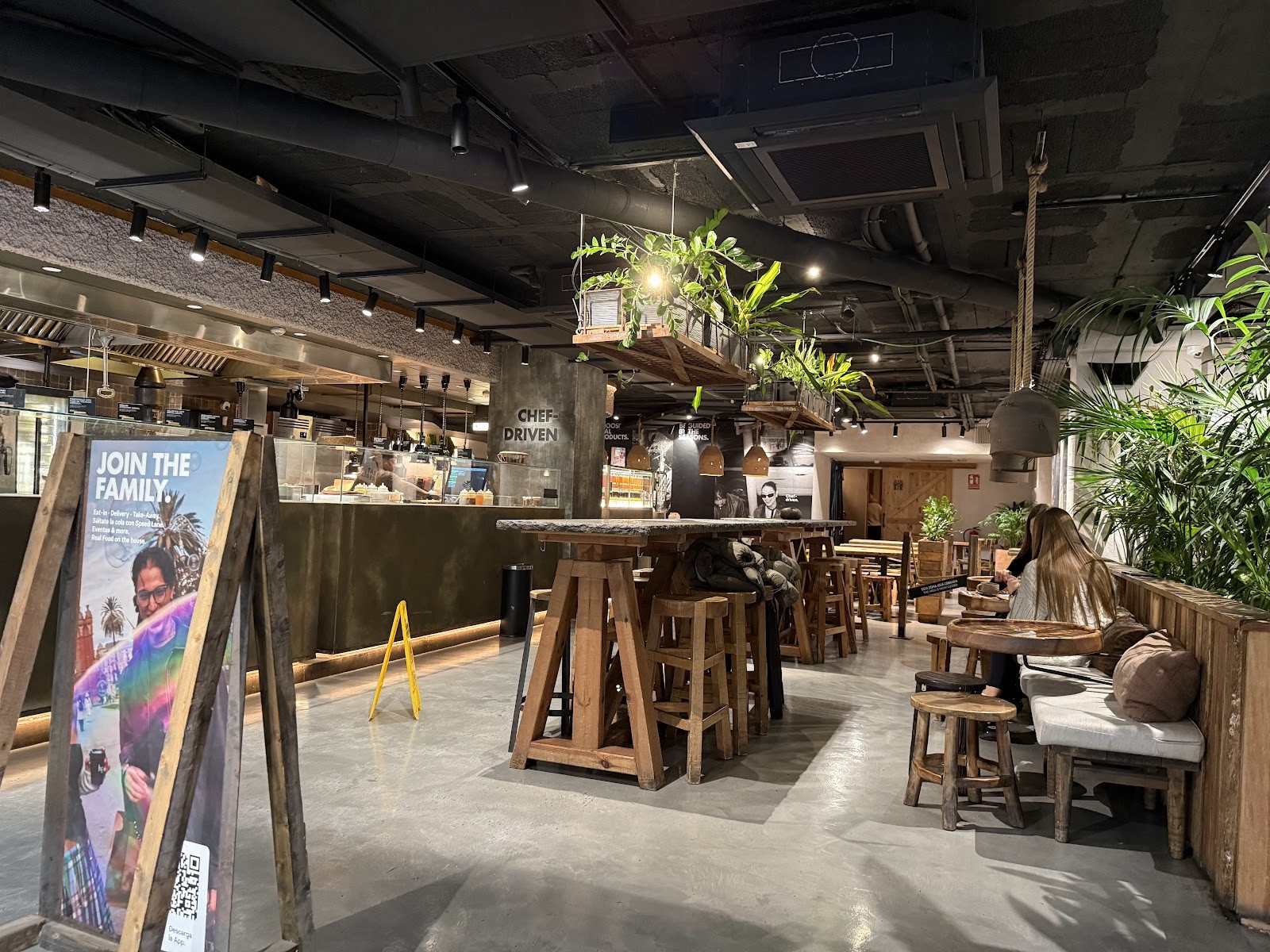 Honest Greens Tuset: the place