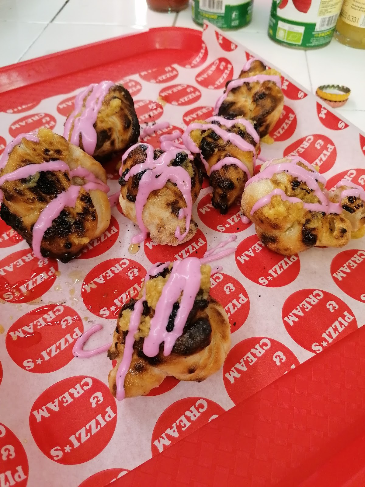 Pizzis and Cream: food & drinks