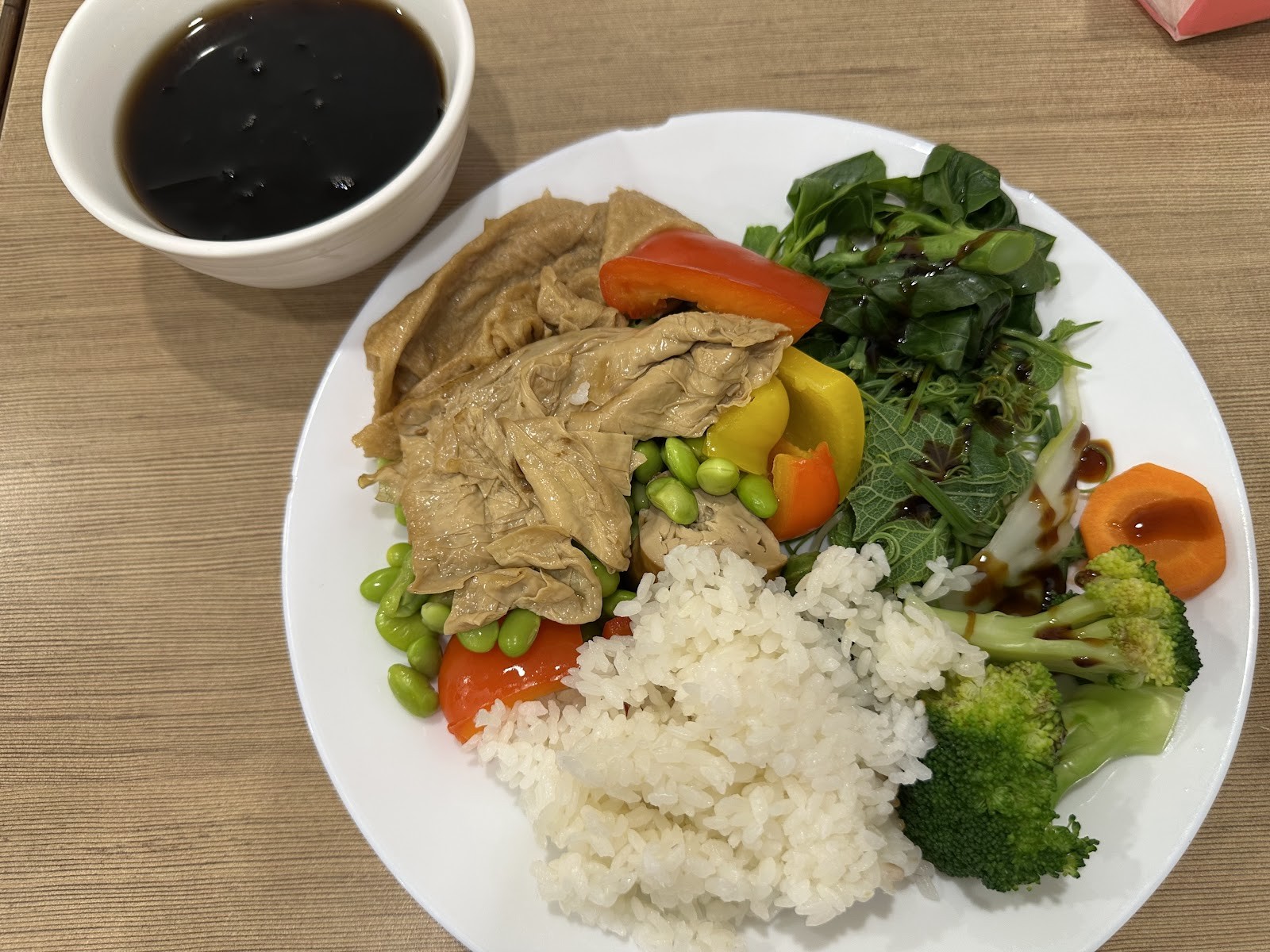 Xiǎo Chú Guì SùShí 小廚櫃素食: food & drinks