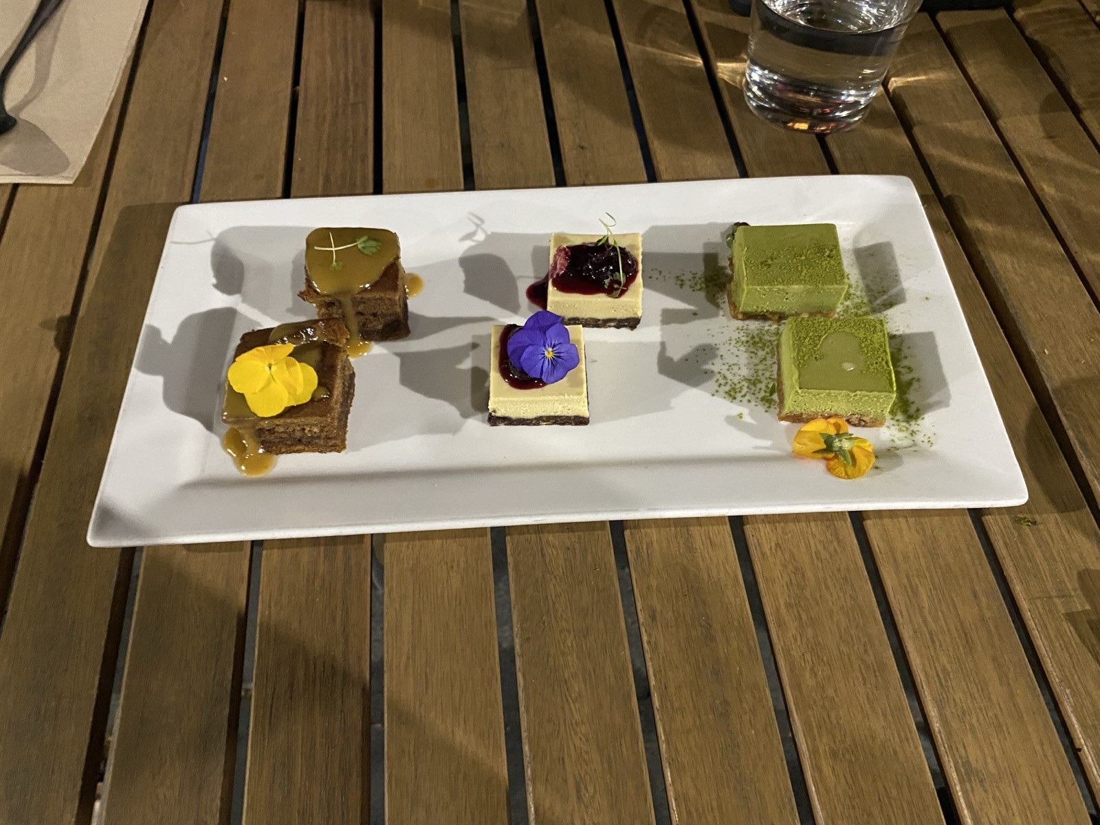 Yulli's: food & drinks