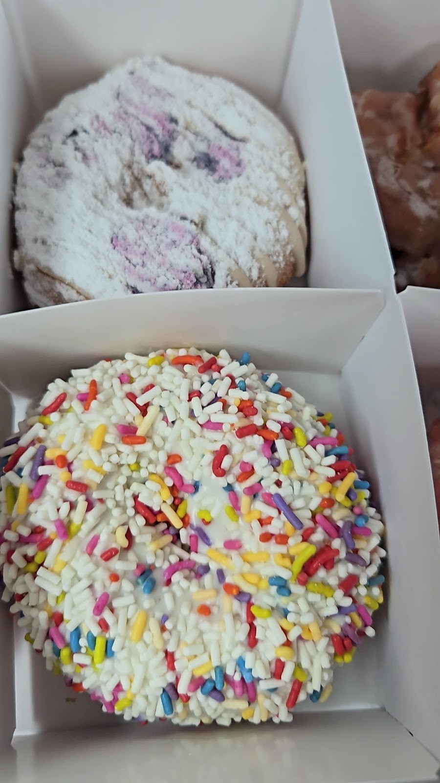 Beacon Doughnuts: food & drinks