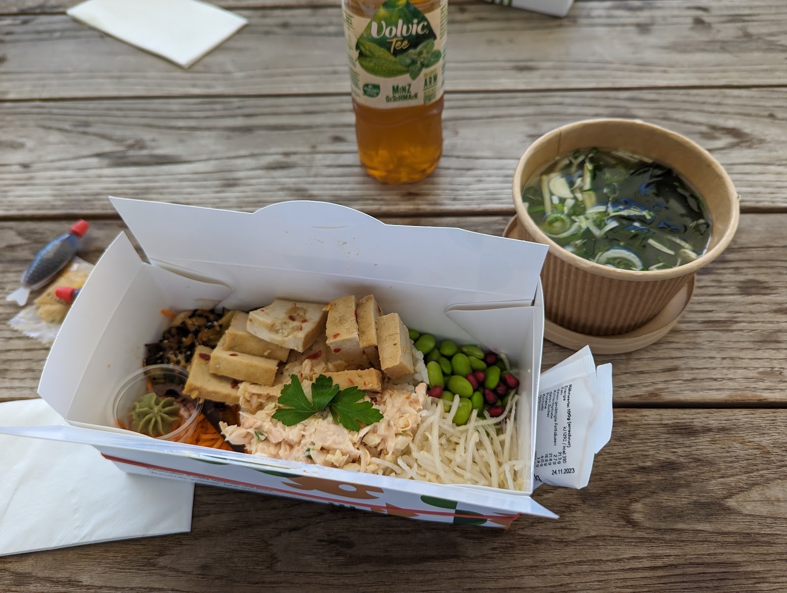TINYFISH - Zürich Elias-Canetti-Strasse: food & drinks