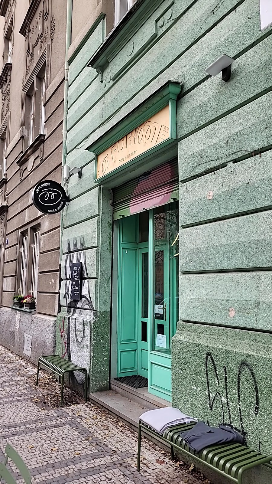 La Forme Café & Bakery: the place