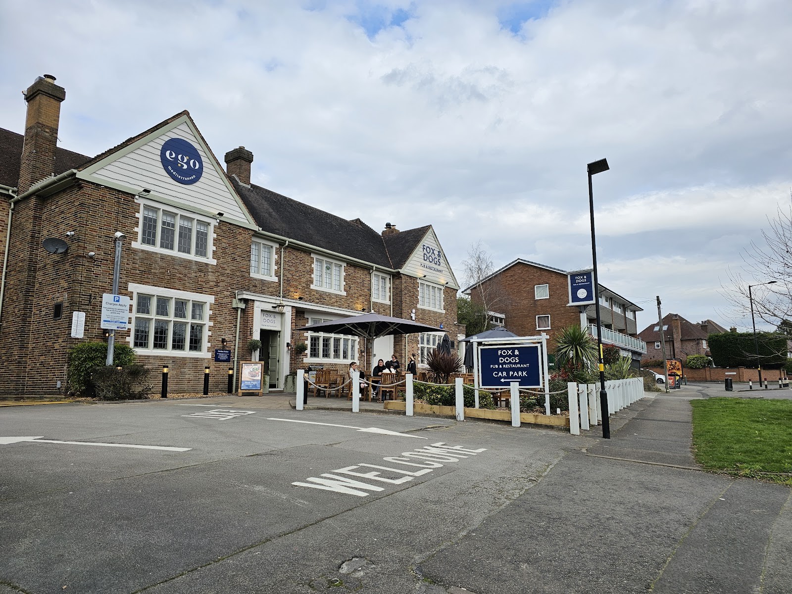 Fox & Dogs Sutton: the place