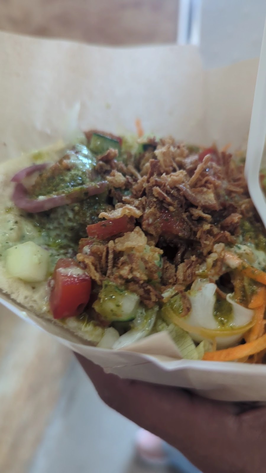 Falafel Pedralbes: food & drinks