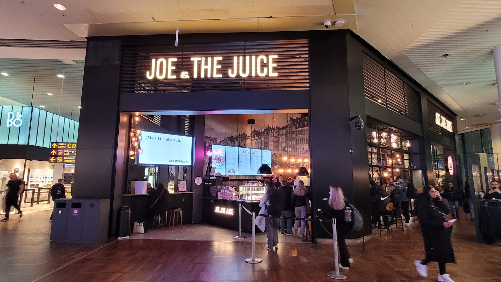 Joe & The Juice - Baggage Claim: the place