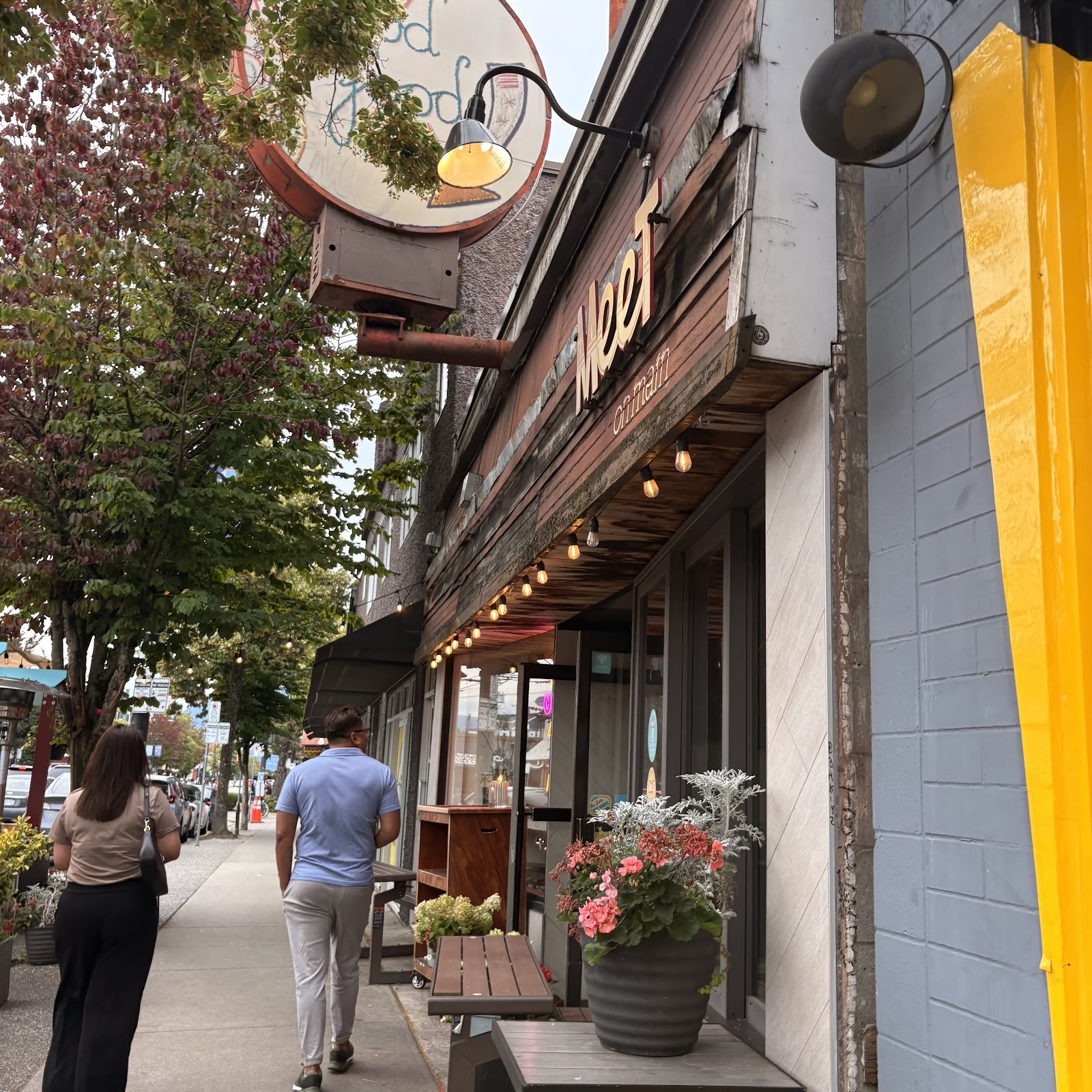 MeeT on Main: the place