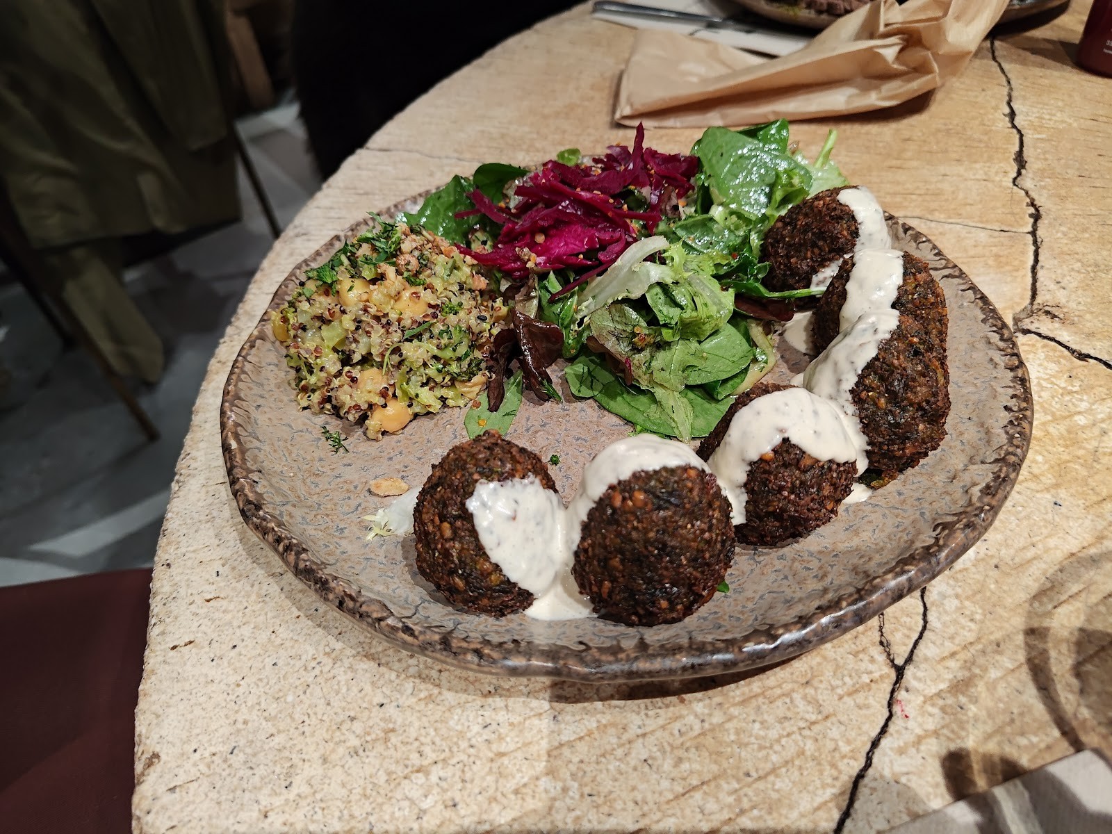 Honest Greens Tuset: food & drinks