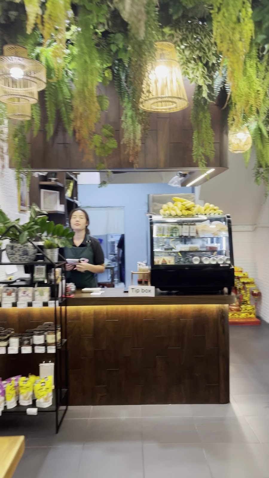 Kem-Kon Charoennakhon (เข้ม-ข้น เจริญนคร) 100% Vegan: the place