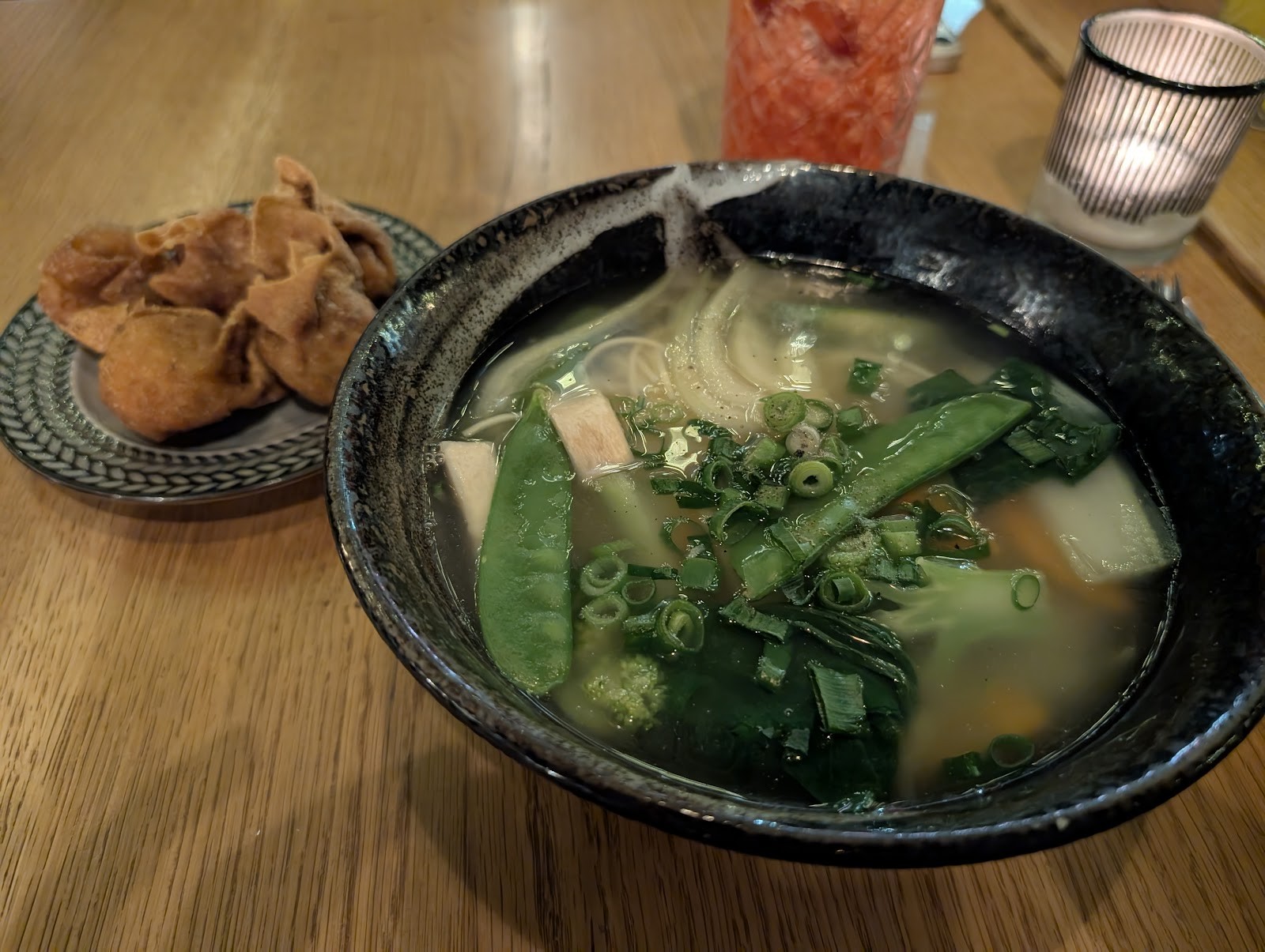 TA Vegan House Altona: food & drinks