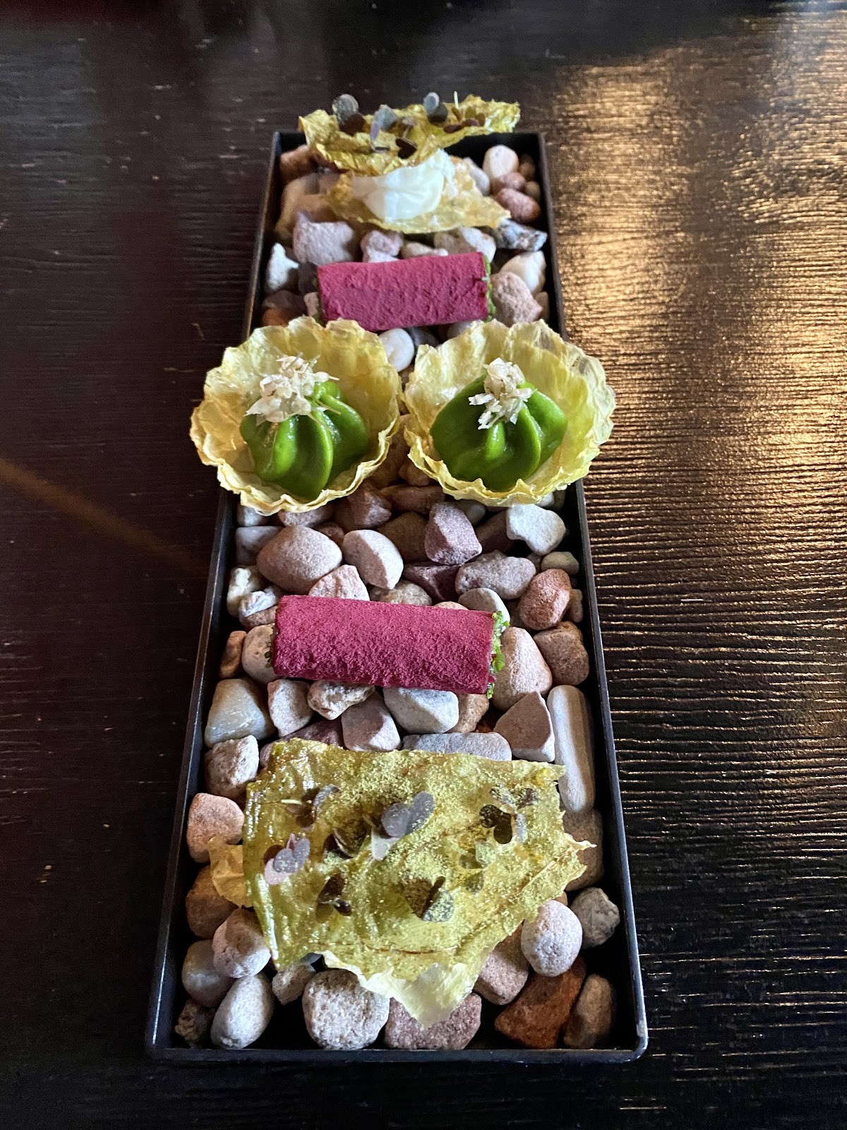 SEVEN SWANS: food & drinks