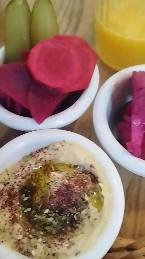 Hummus Amamamusi: food & drinks