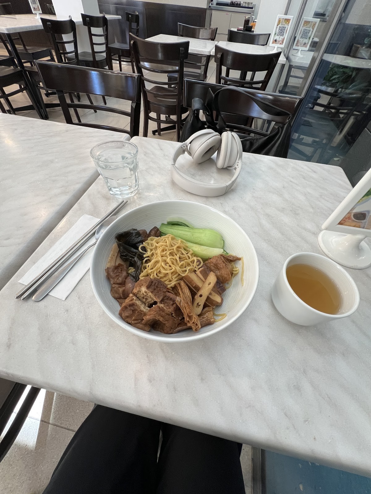 Er You Temple Tea House 佛光山尔有寺滴水坊: food & drinks