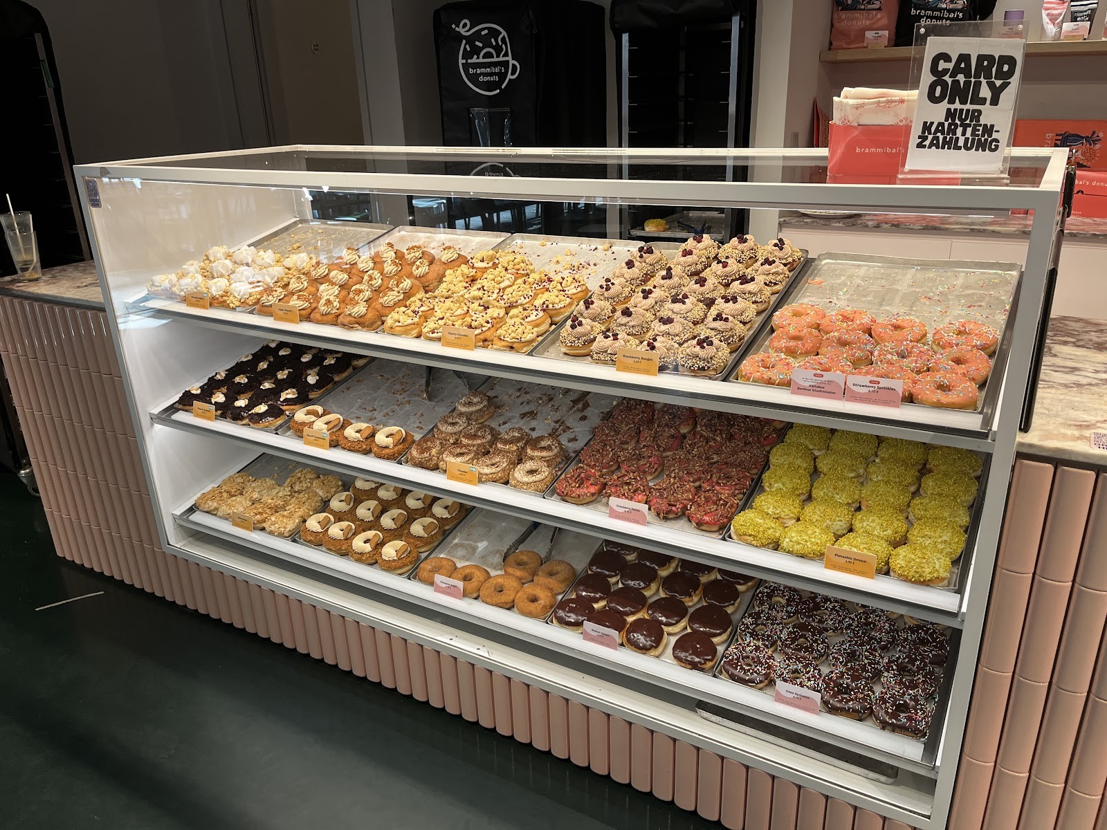 Brammibal's Donuts: food & drinks