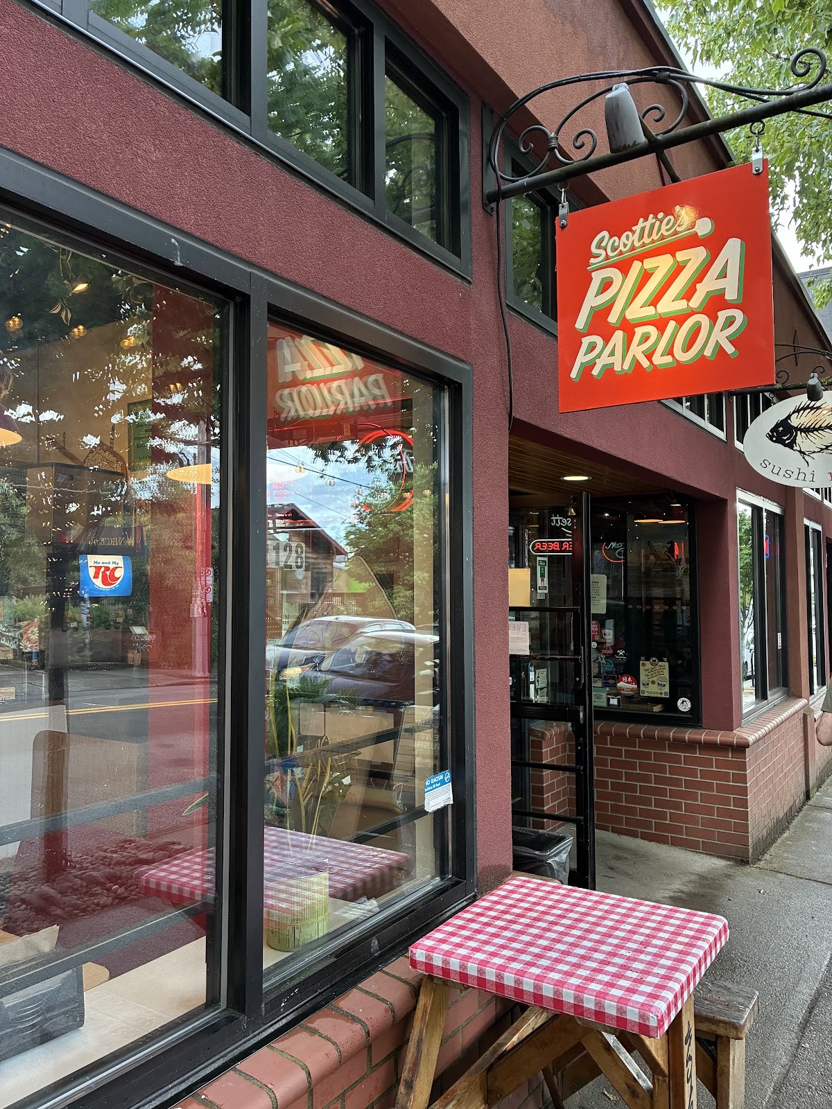 Scottie's Pizza Parlor SE: the place