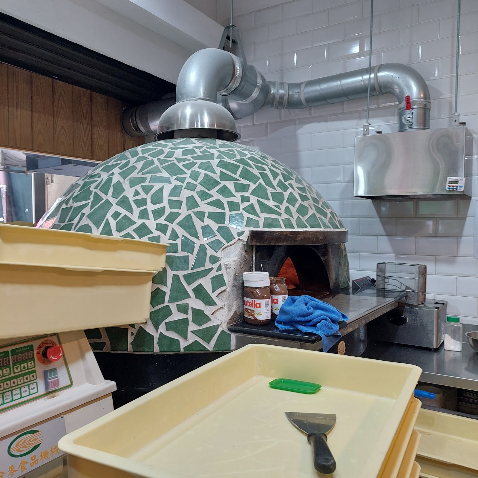 Gusto Pizza: the place