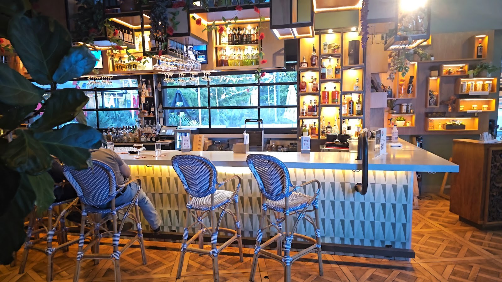 Buena Vida Tapas Bar: the place