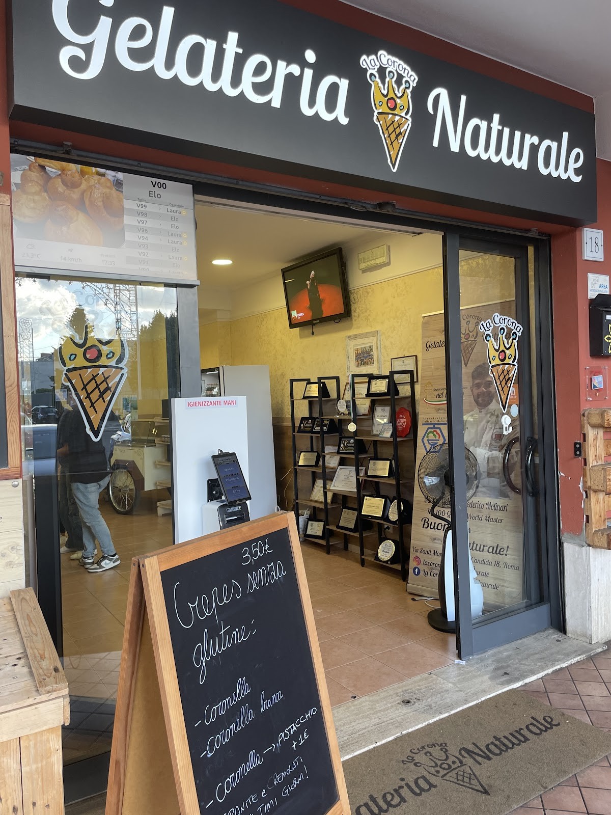 La Corona Gelateria Naturale: the place