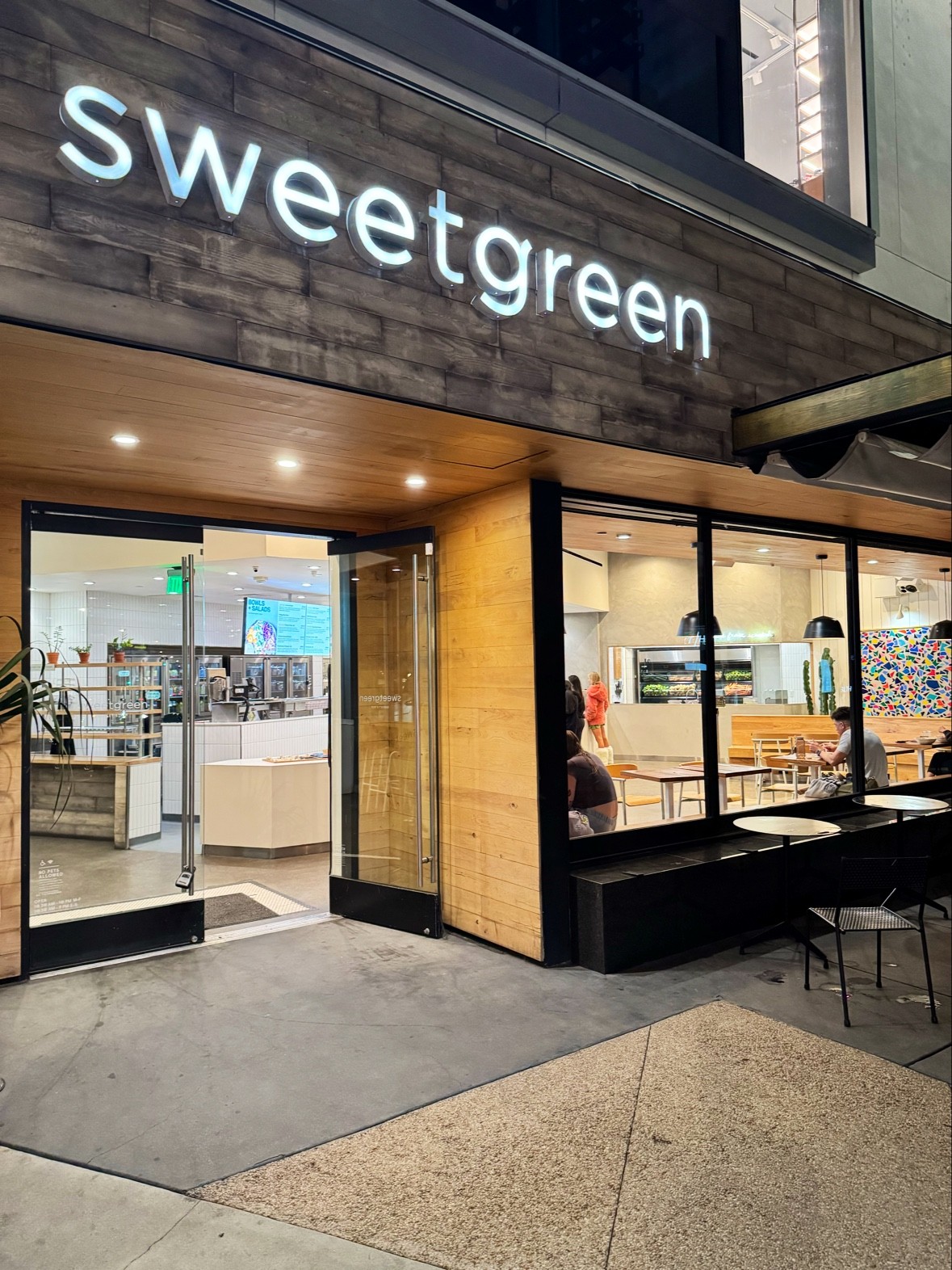 sweetgreen - Healthy Salads, Wraps, and Bowls: the place