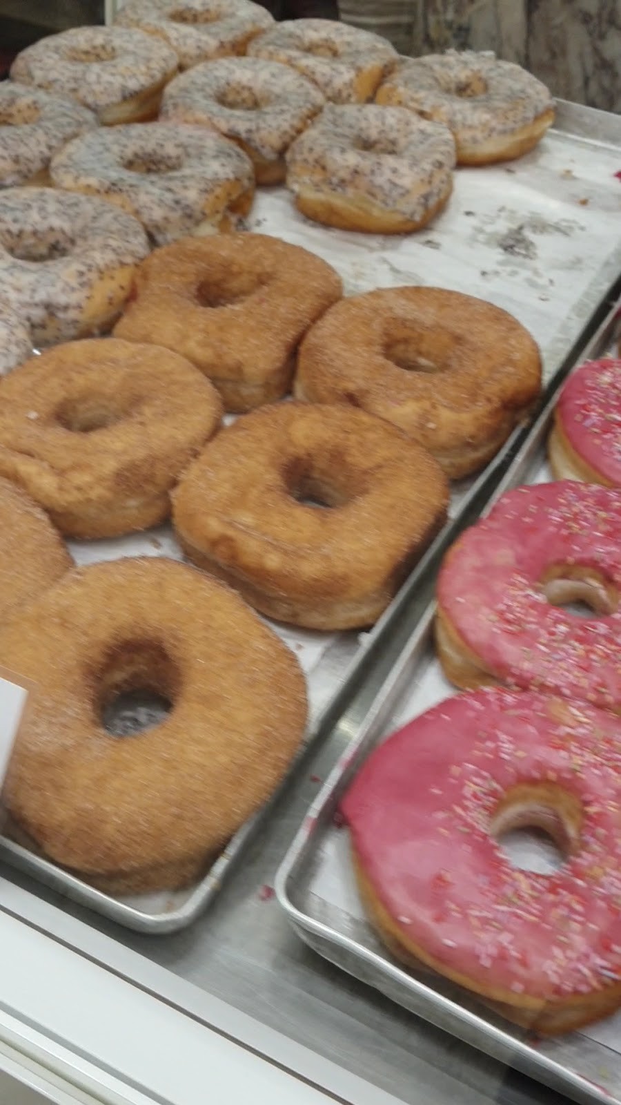 Brammibal's Donuts: food & drinks