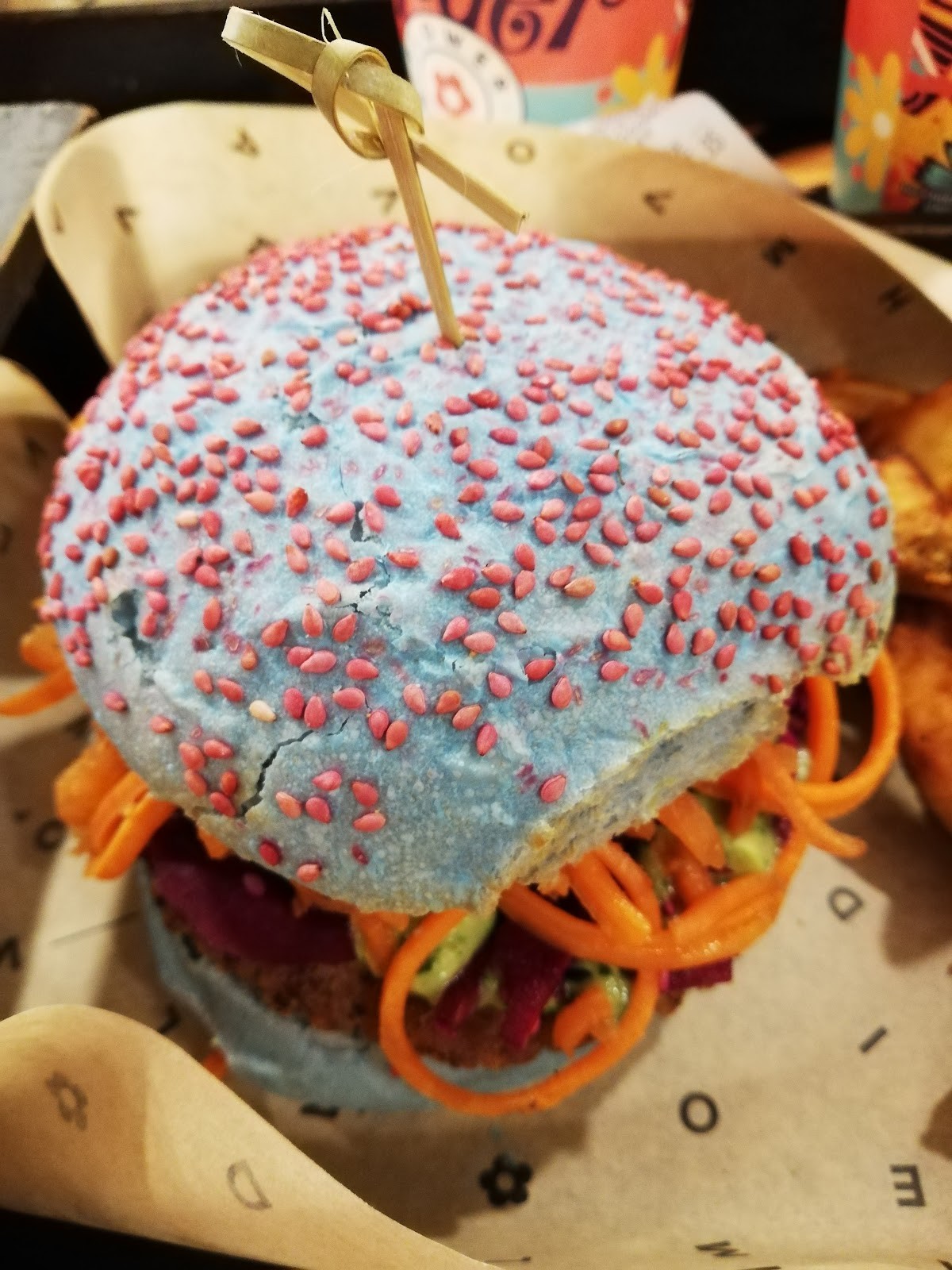 Flower Burger: food & drinks