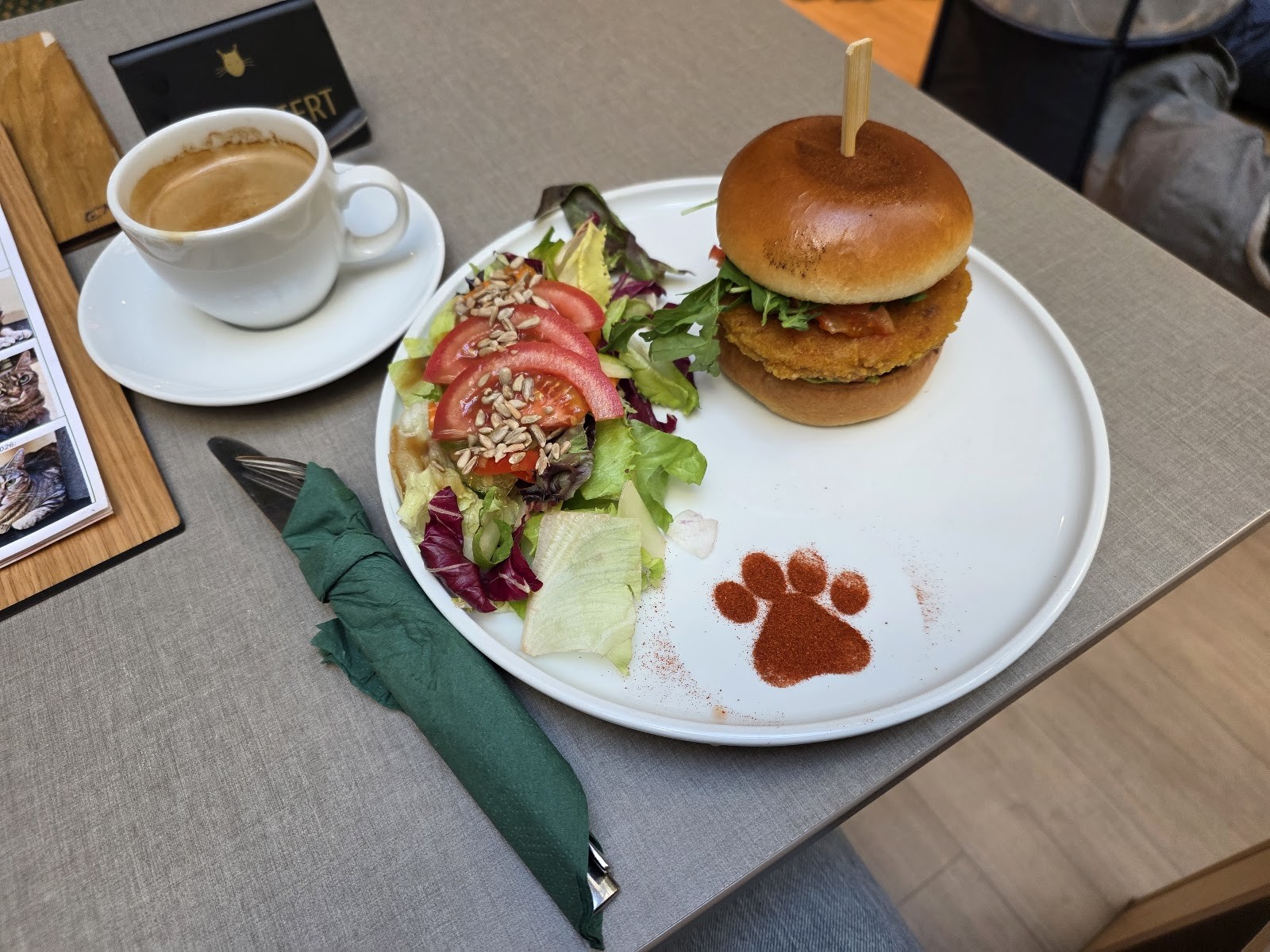 Katzentempel Berlin Mitte: food & drinks