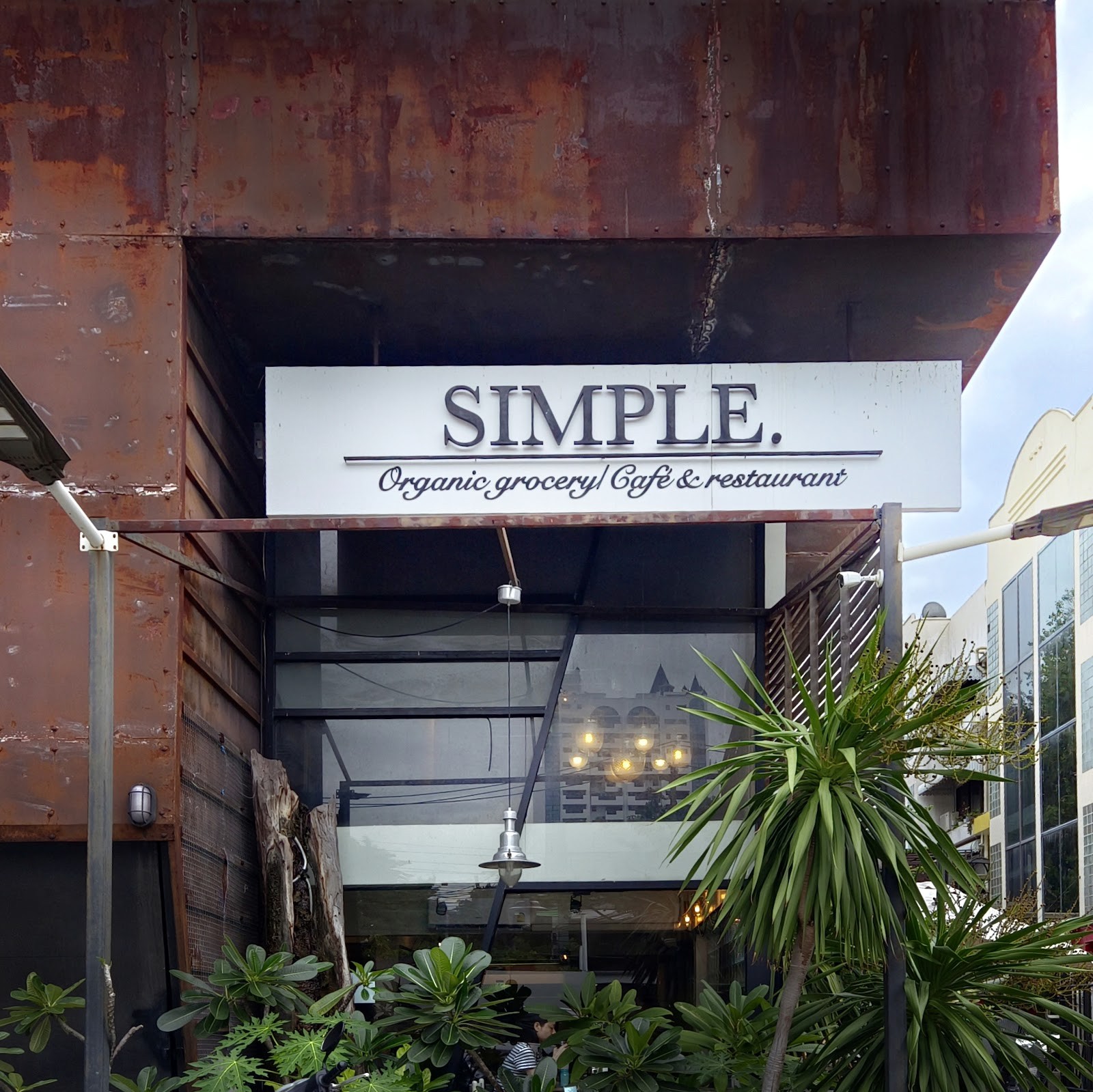Simple. Natural Kitchen: the place