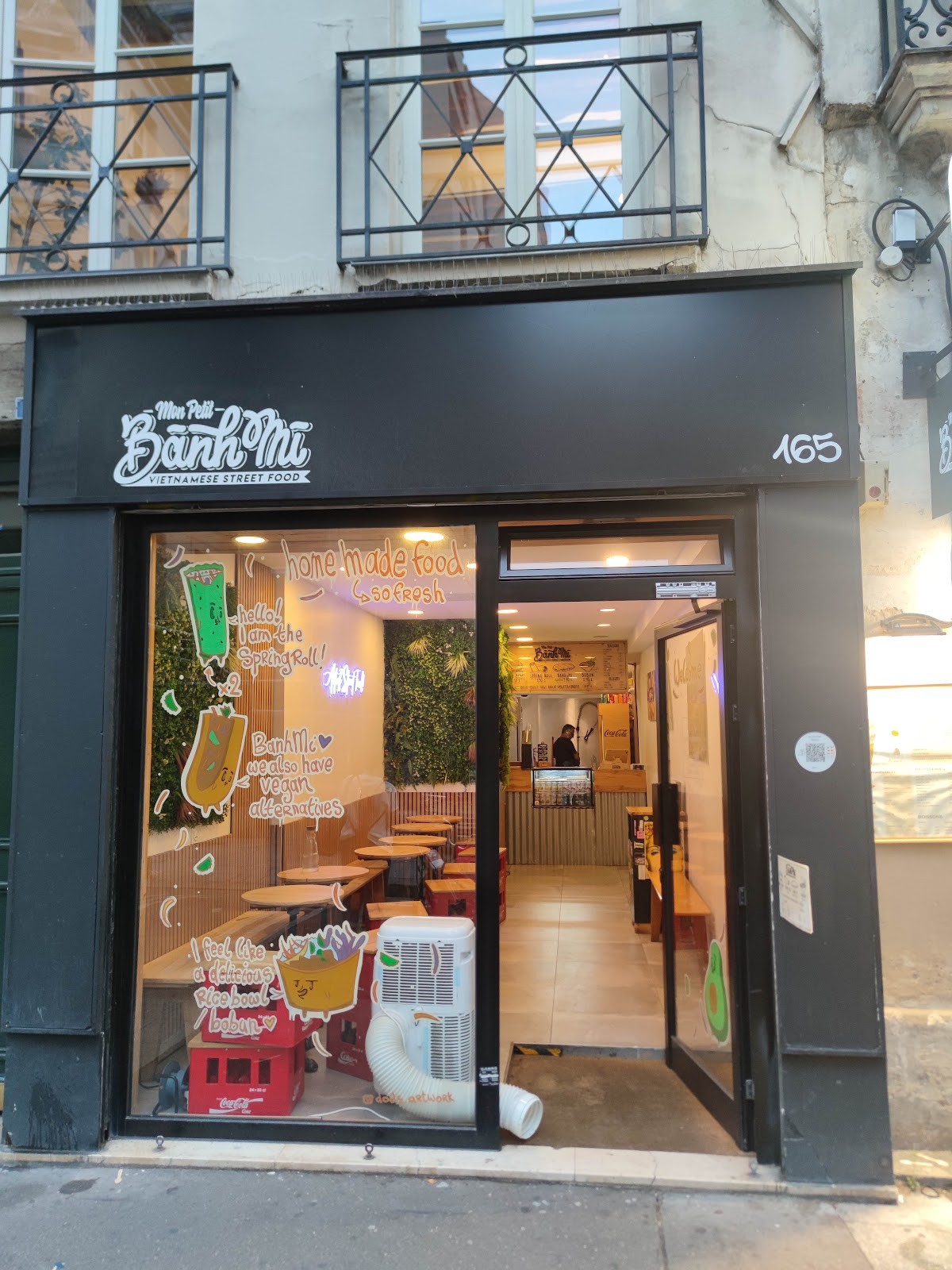Mon petit Bánh mì: the place