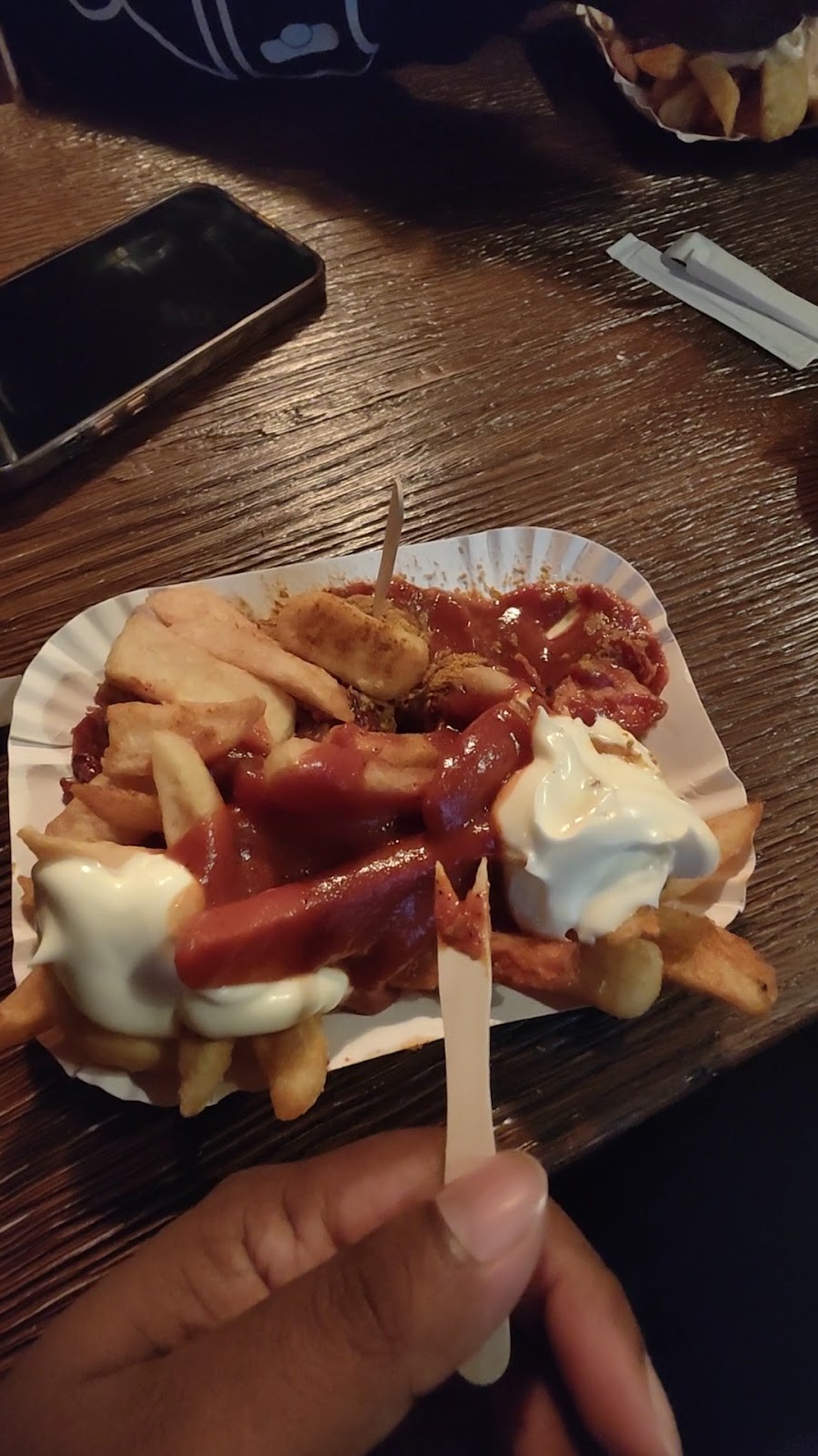 Restaurant Gute Nacht Wurst: food & drinks