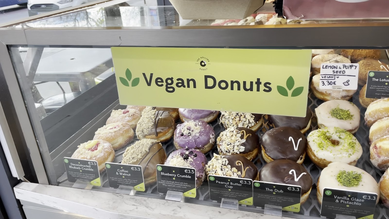 The Rolling Donut: food & drinks