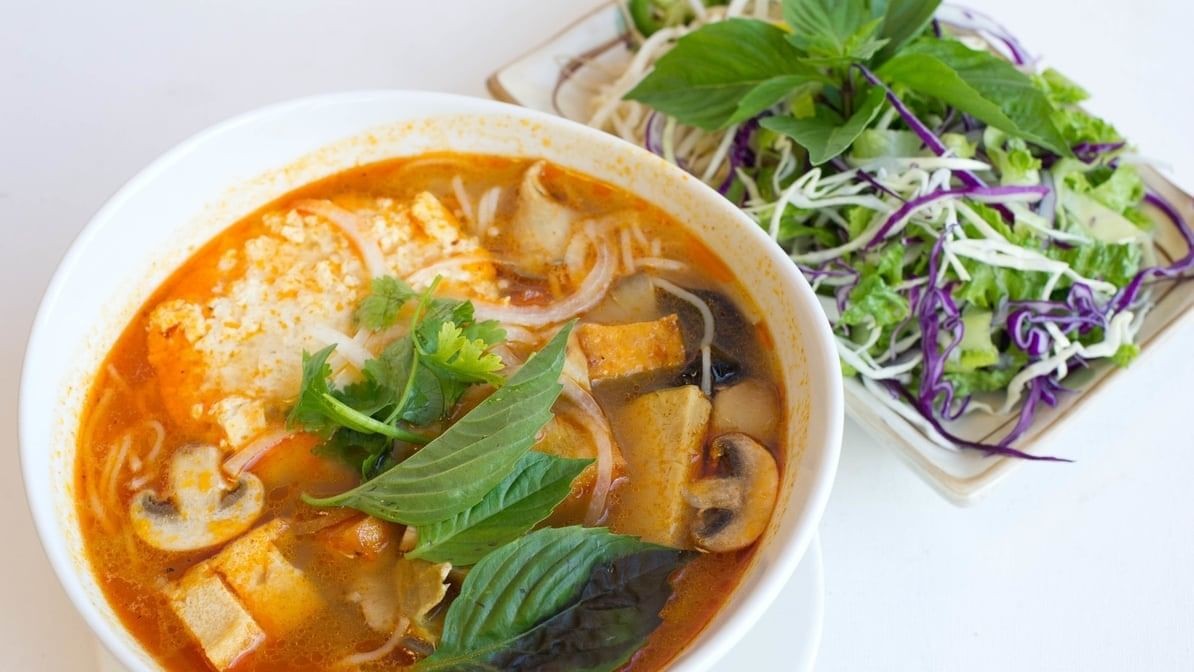 Chu Minh Tofu and Vegan Deli: food & drinks