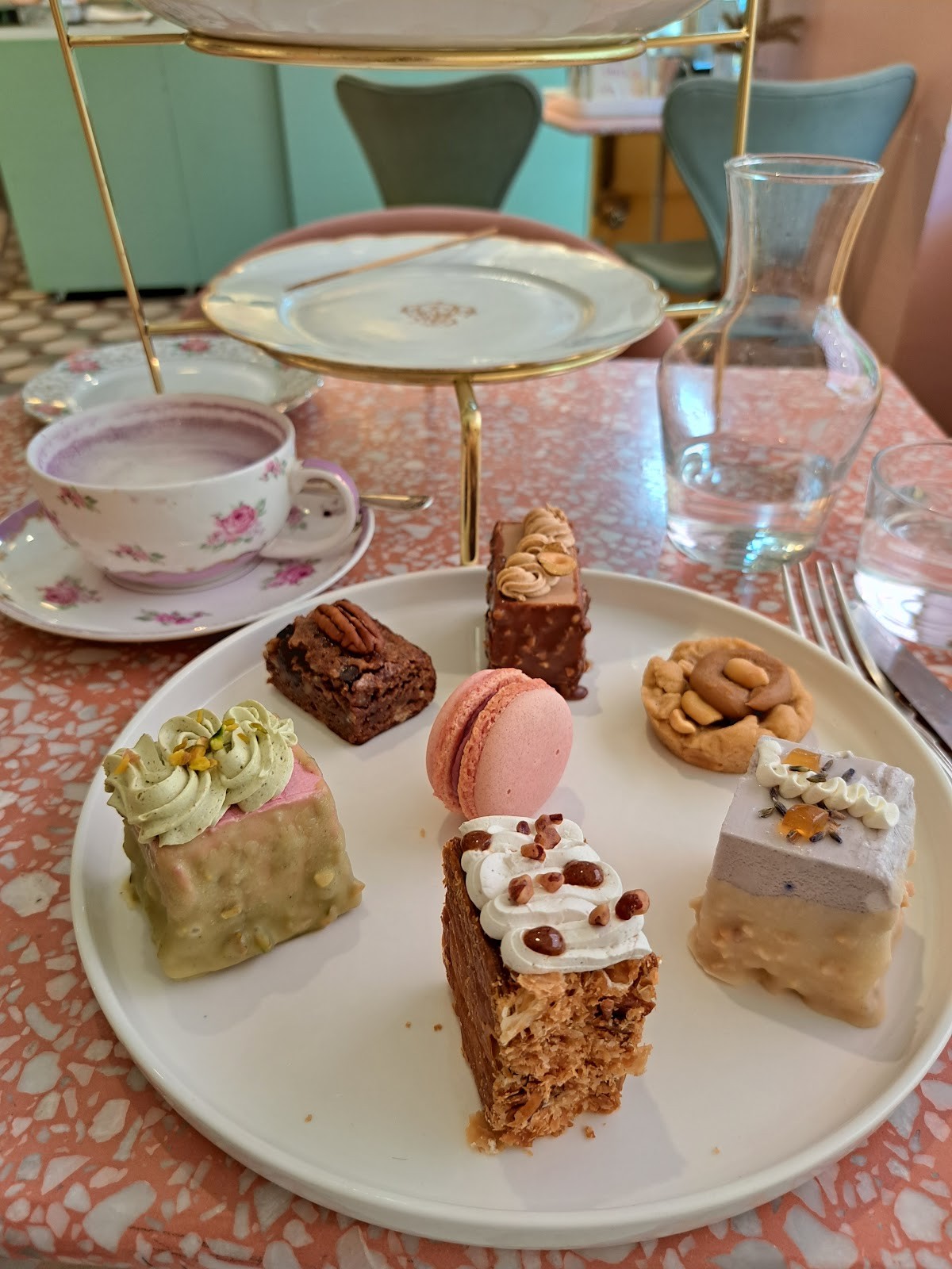 Jo and Nana Cakes: food & drinks