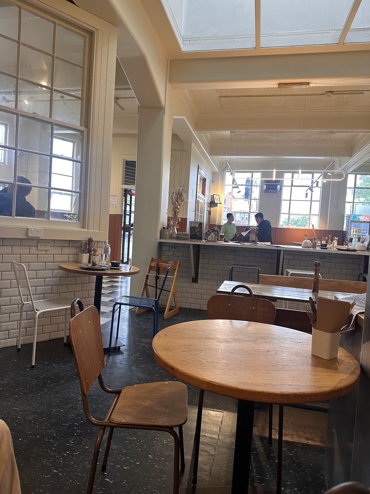 La Belle Poste Café: the place