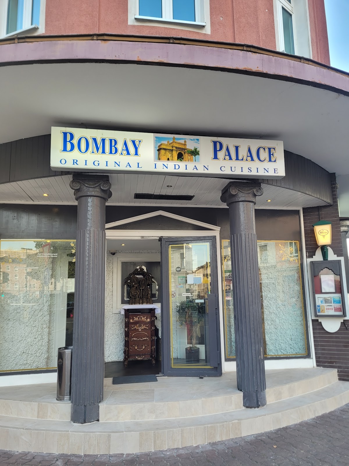Bombay Palace: the place