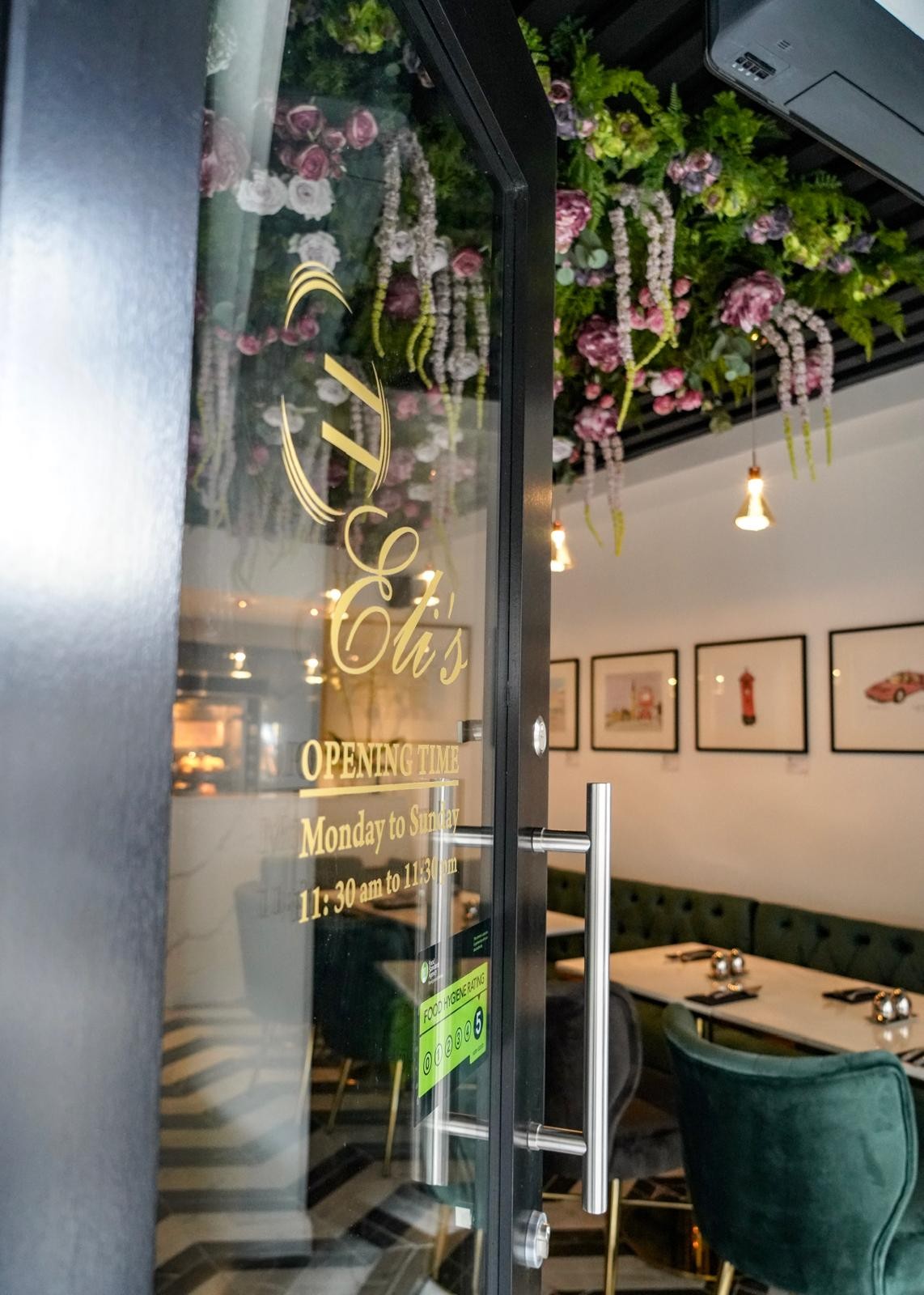 Eli’s Restaurant: the place
