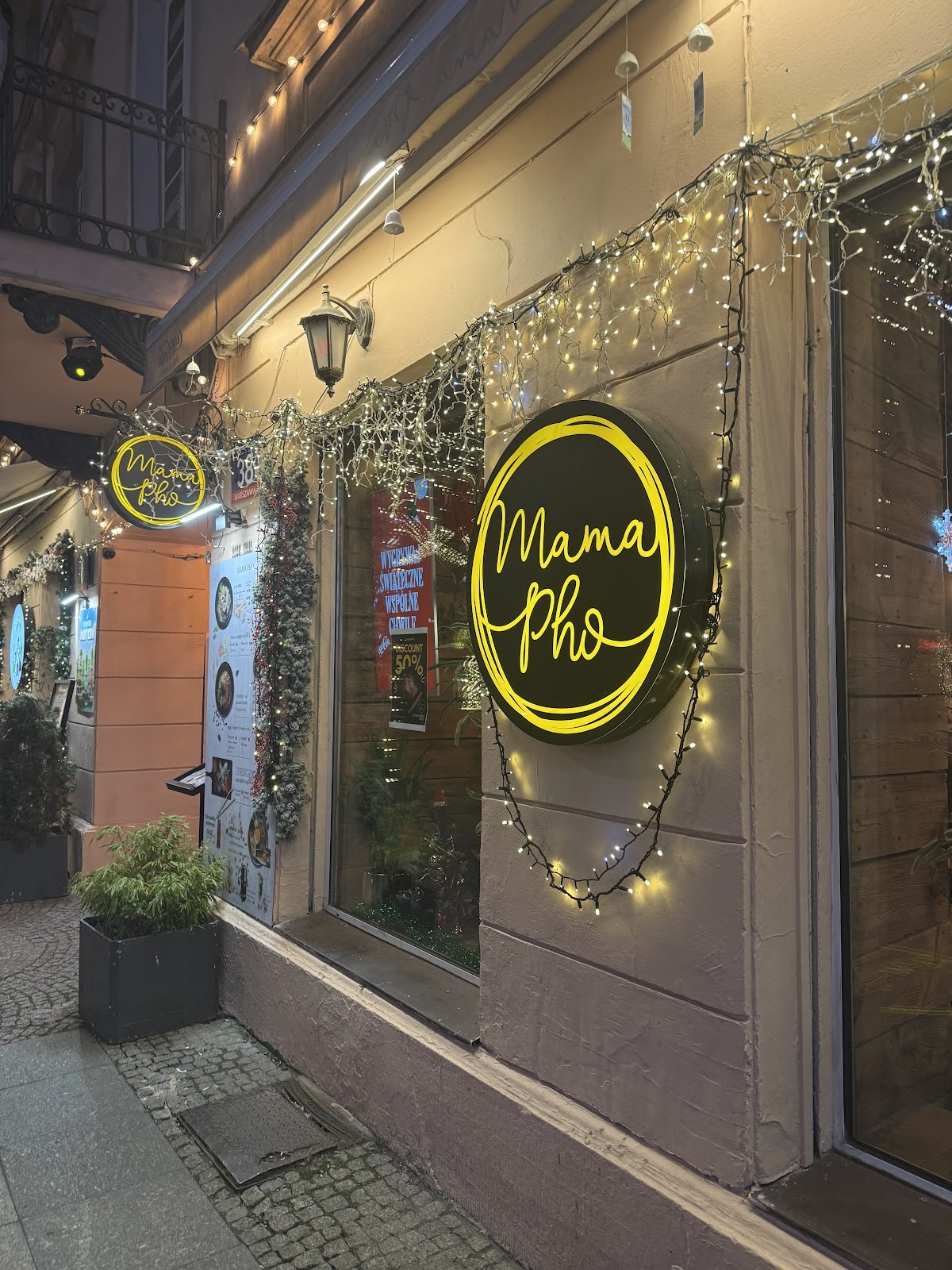 Mama Pho: the place