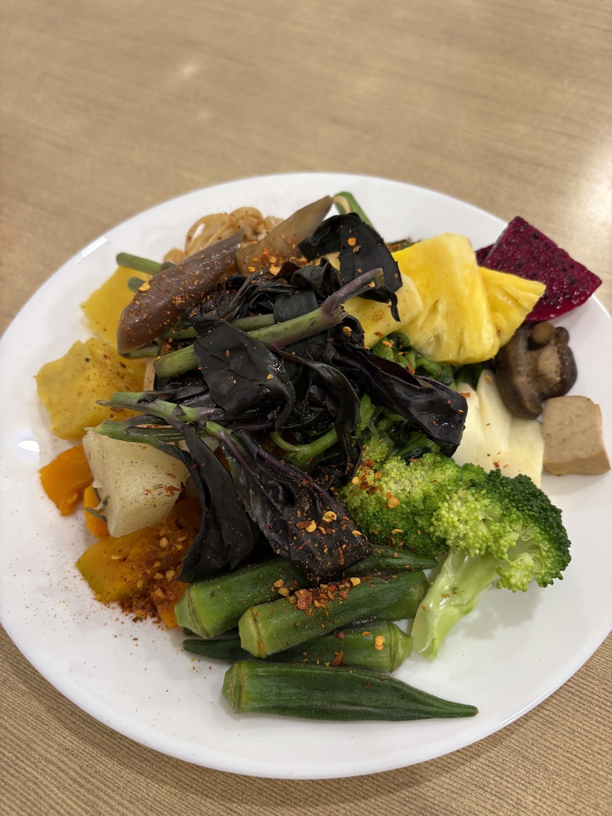 Xiǎo Chú Guì SùShí 小廚櫃素食: food & drinks