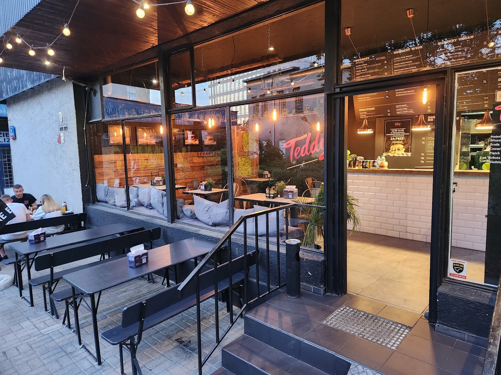 Teddy's Burger N' Bar: the place