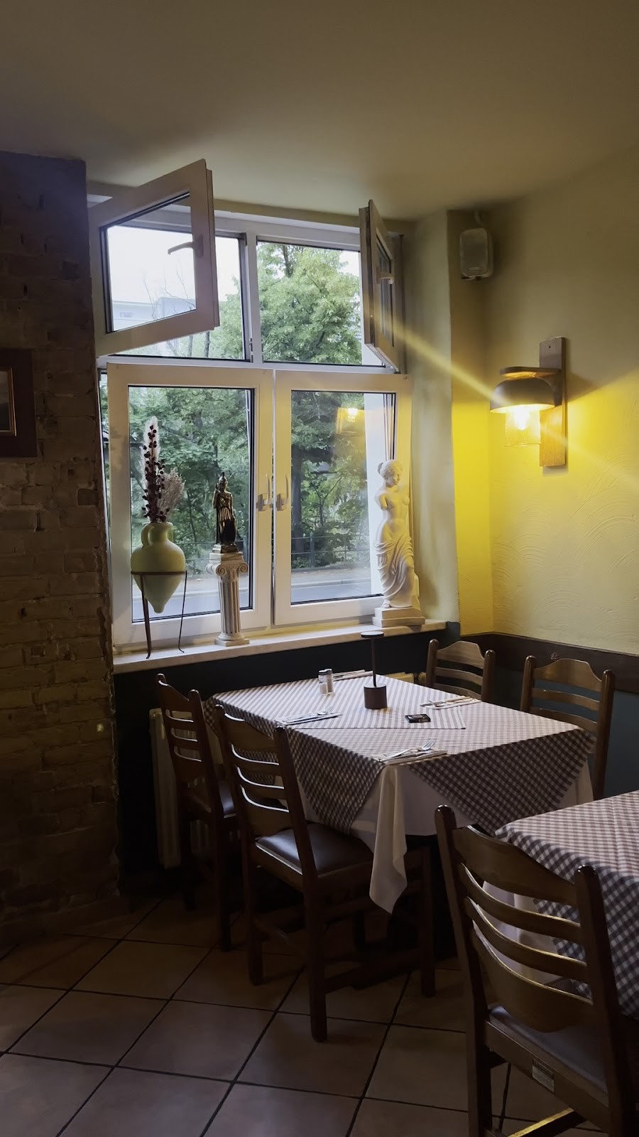 Taverna Athene: the place